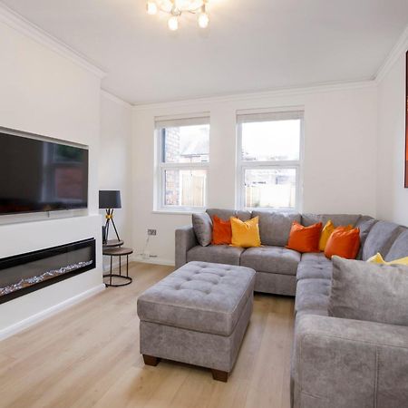 The Burton York 3 Bedroom House Sleeps 6 Bagian luar foto